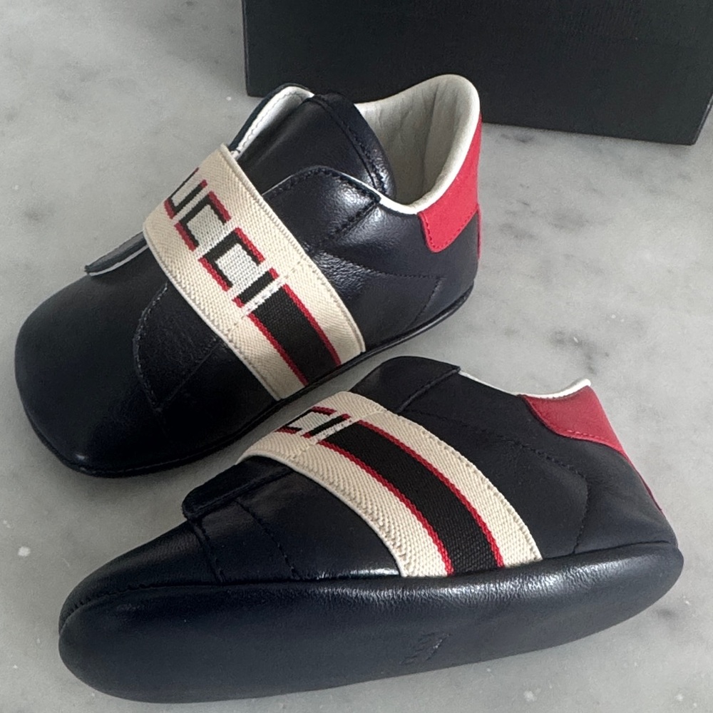 Gucci Navy Leather Baby Sneakers with Logo Strap - Picture 4 of 6